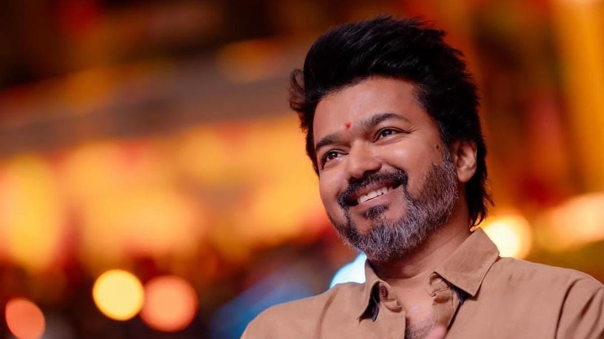 Tvk Vijay Met Fans : அரசியல்வாதியாக முதல் சந்திப்பு - தமிழக வெற்றி கழக தலைவர் விஜய்!