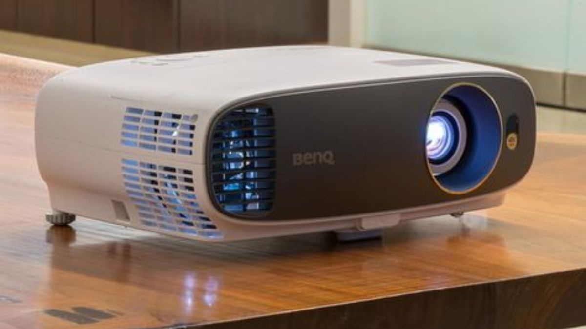 सिनेमा हॉल को भी देंगे मात जब घर पर लगाएंगे ये Epson Projector, यहाँ देखें Price और फीचर्स